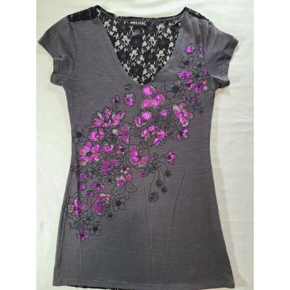 Wet Seal Gray Lace Back Tee Size S Purple Floral V-Neck Stretch Casual Top - Picture 1 of 7